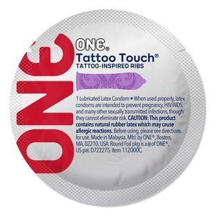 Презерватив ONE Tattoo Touch Purple, 1 шт, фіолетовий з рельєфом у вигляді татуювання SX0757 фото